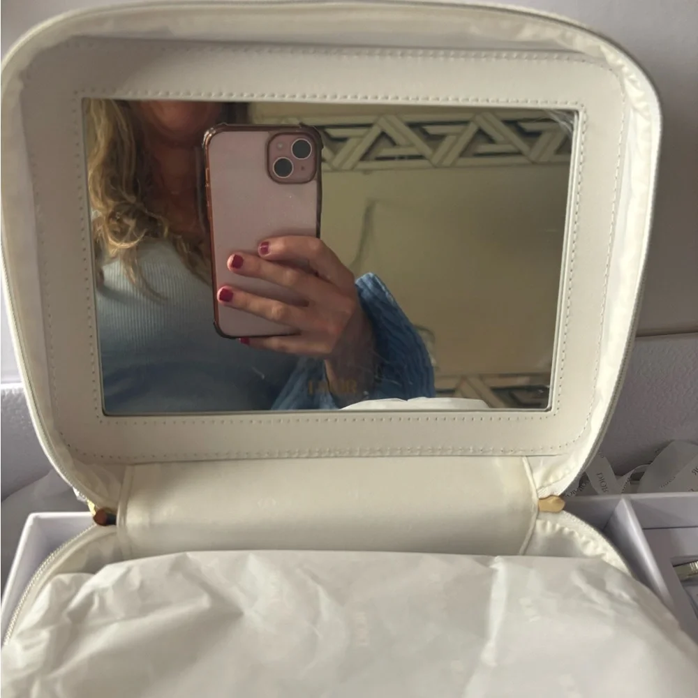 Dior Beauty Platinum gift- train case, head band, hand towel - Picture 10 of 13